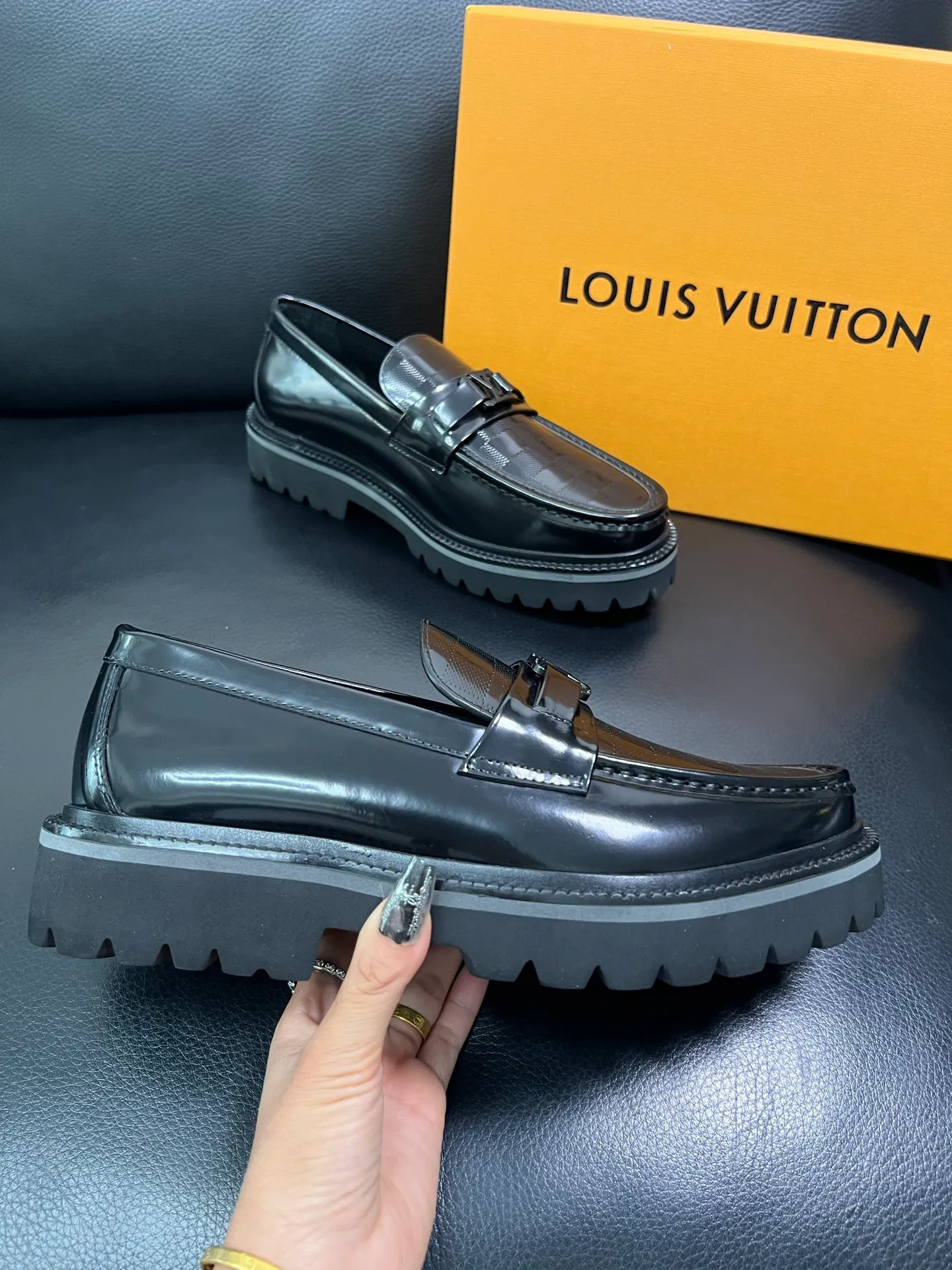 Men's shoes 💰780 Lv top purchasing Louis Vuitton leather shoes counter synchronization, uppers imported from Italy, imported water-dyed cowhide lining, soles: original soles specially provided by the original factory, original factory follow-up goods, high quality, welcome to compare, code number 38-44 (customized 45) 85842